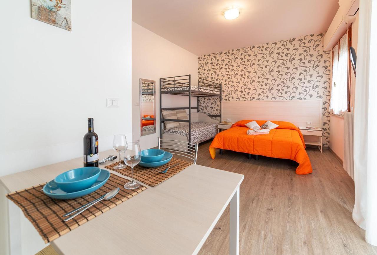 רימיני B&B Villa Montreux מראה חיצוני תמונה
