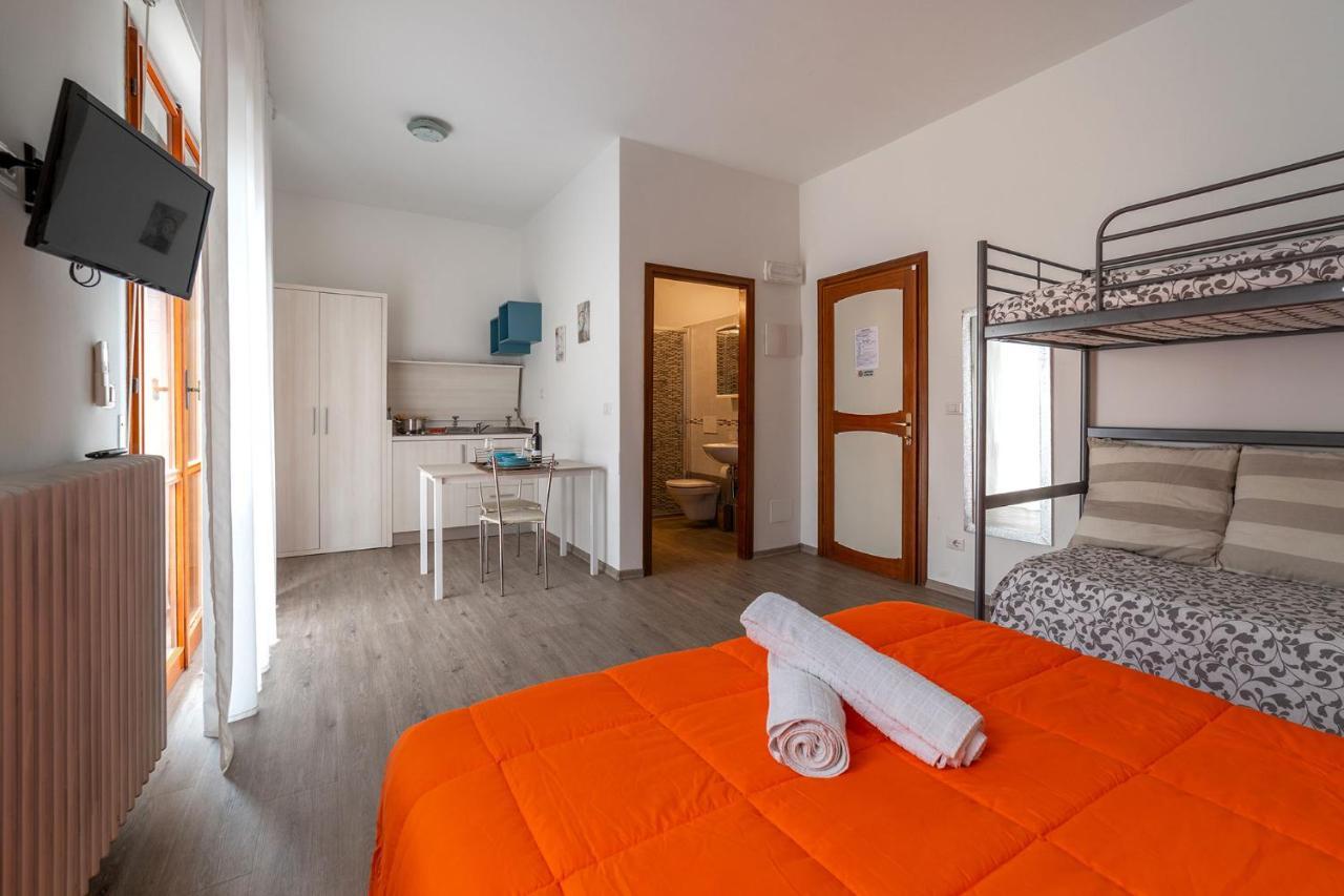 רימיני B&B Villa Montreux מראה חיצוני תמונה