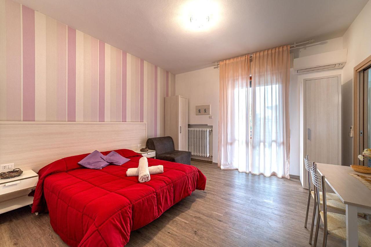 רימיני B&B Villa Montreux מראה חיצוני תמונה