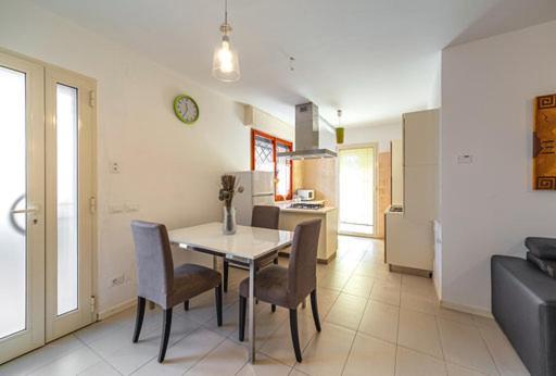 רימיני B&B Villa Montreux מראה חיצוני תמונה
